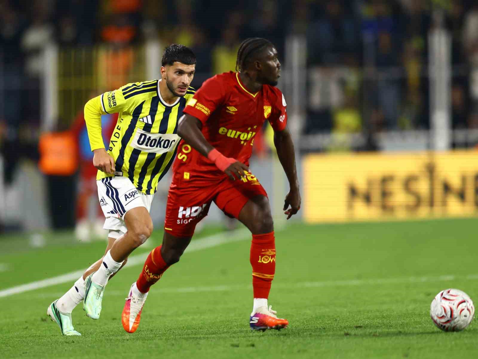 Trendyol Süper Lig: Fenerbahçe: 1 - Göztepe: 0 (İlk yarı)