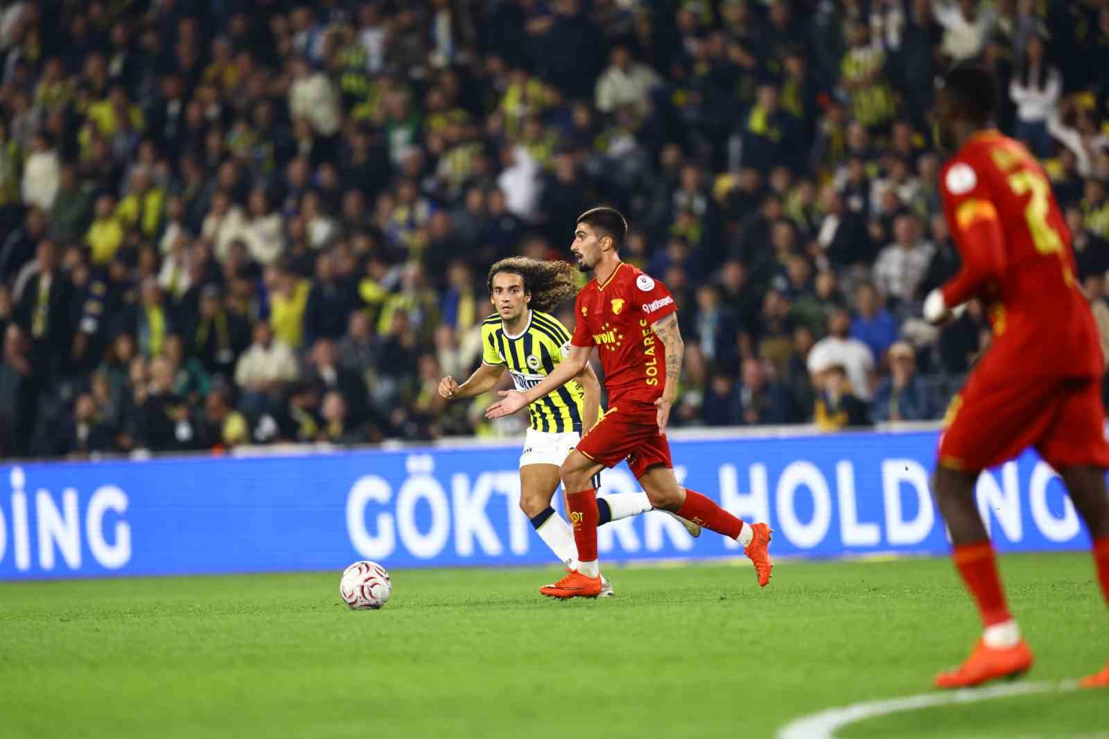 Trendyol Süper Lig: Fenerbahçe: 1 - Göztepe: 0 (İlk yarı)