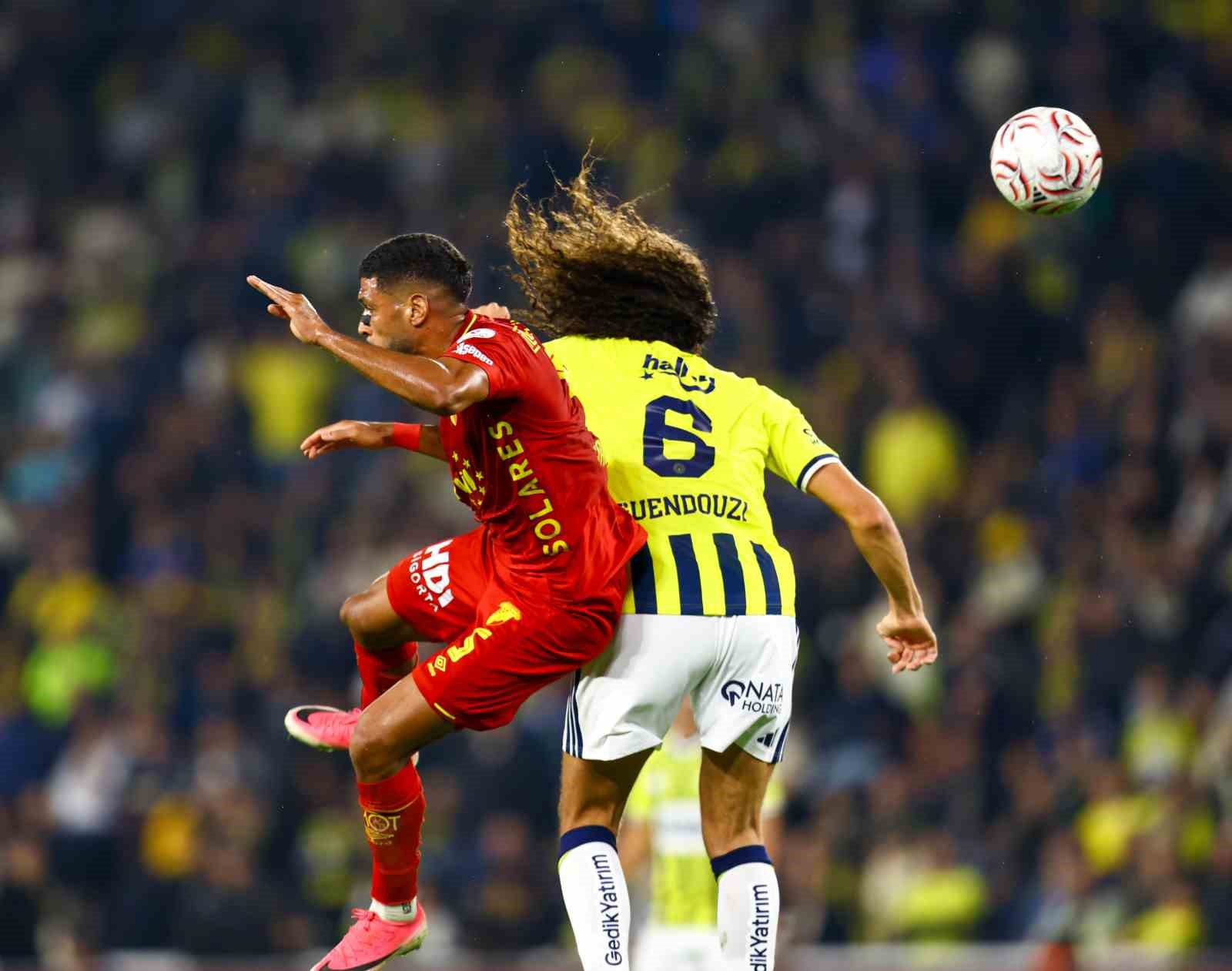 Trendyol Süper Lig: Fenerbahçe: 1 - Göztepe: 0 (İlk yarı)