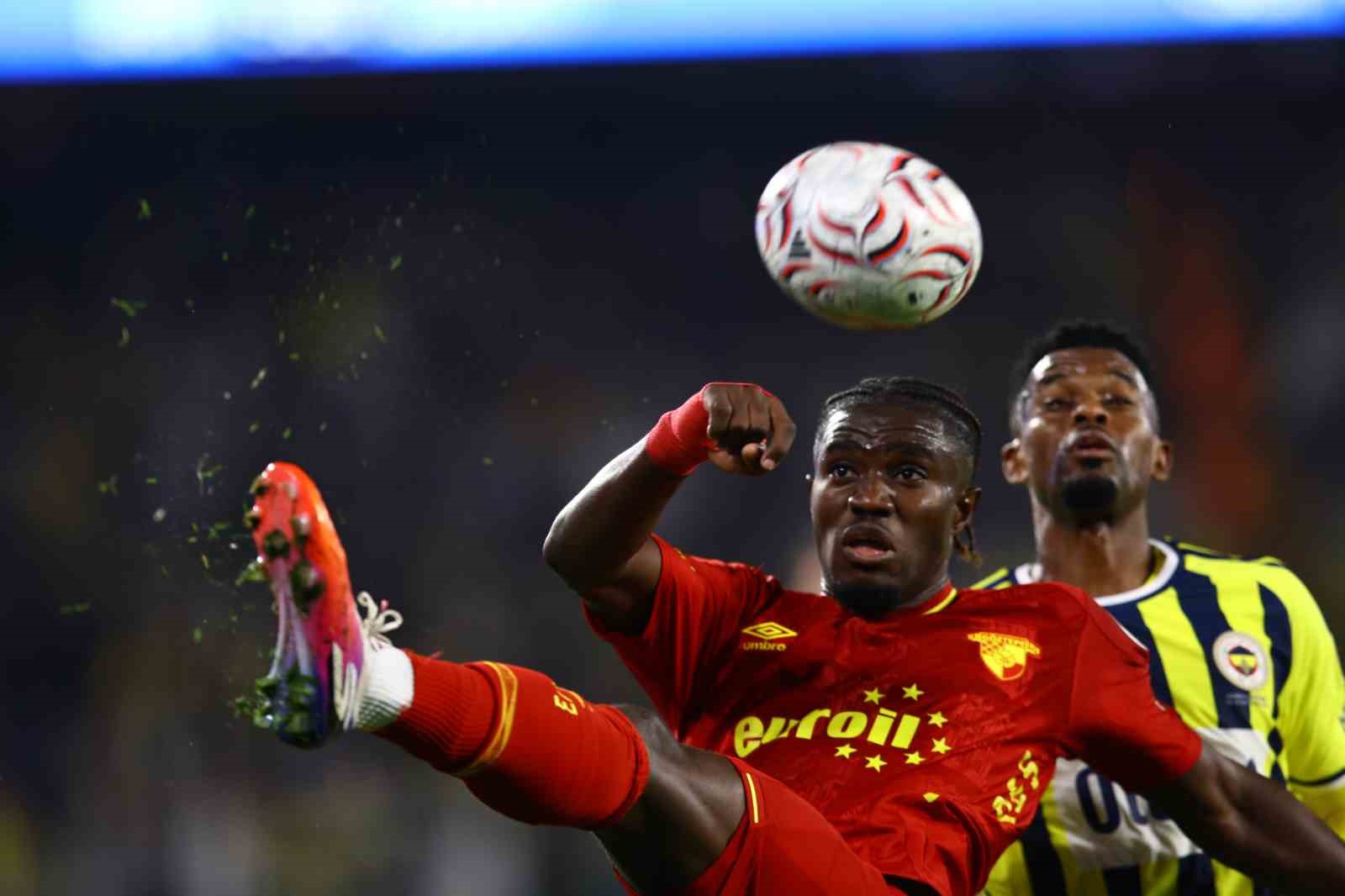 Trendyol Süper Lig: Fenerbahçe: 1 - Göztepe: 0 (İlk yarı)