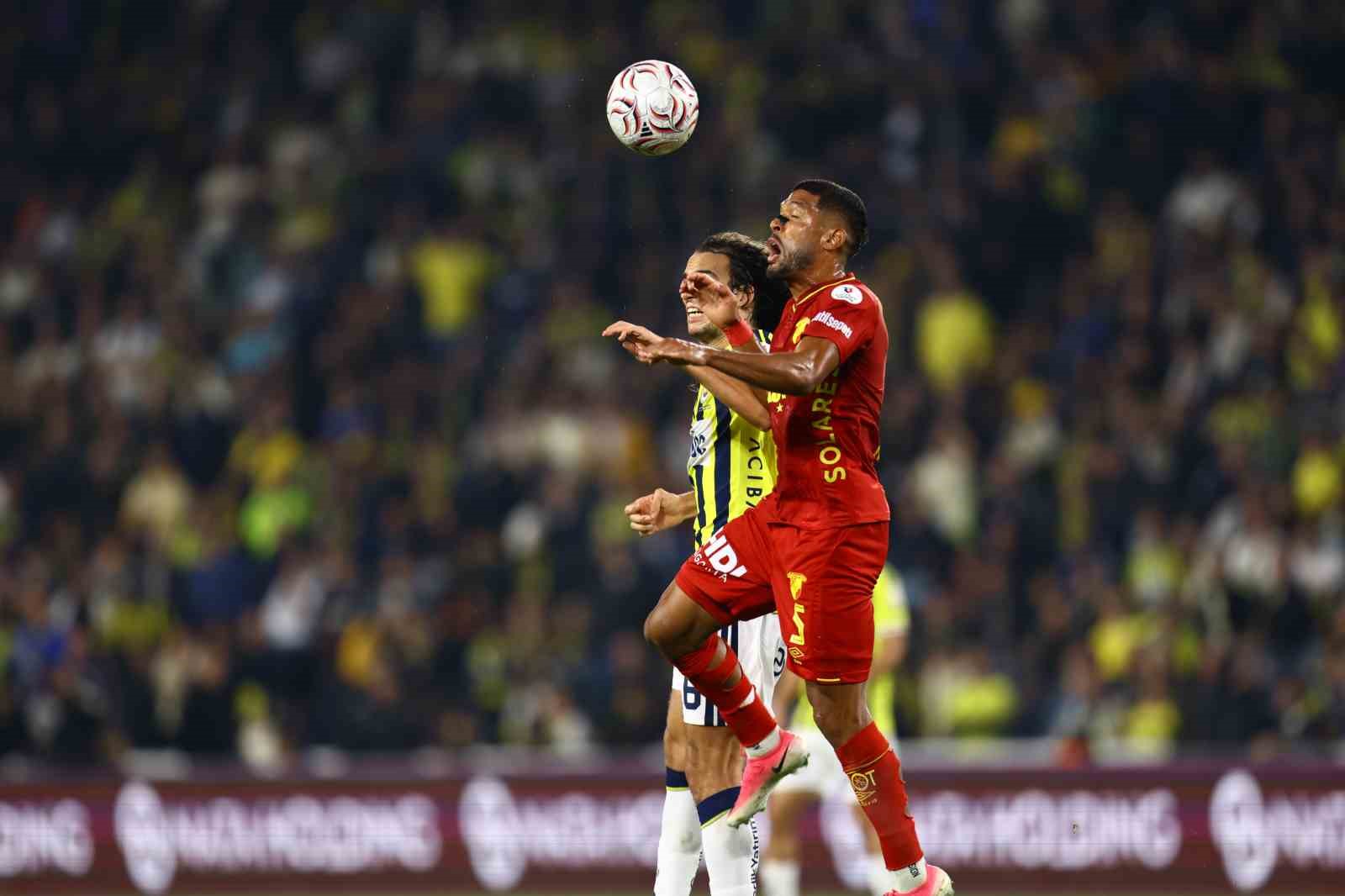Trendyol Süper Lig: Fenerbahçe: 1 - Göztepe: 0 (İlk yarı)