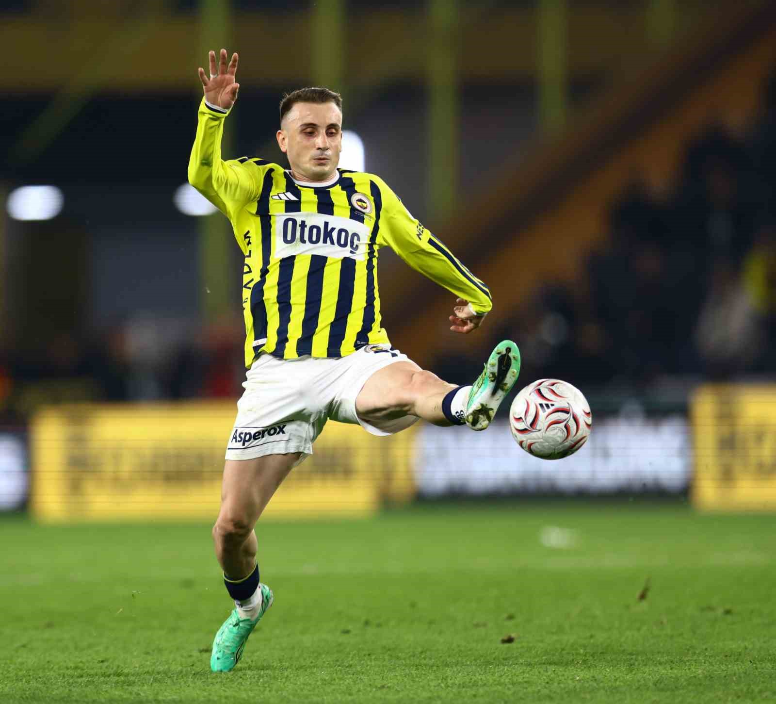 Trendyol Süper Lig: Fenerbahçe: 1 - Göztepe: 0 (İlk yarı)
