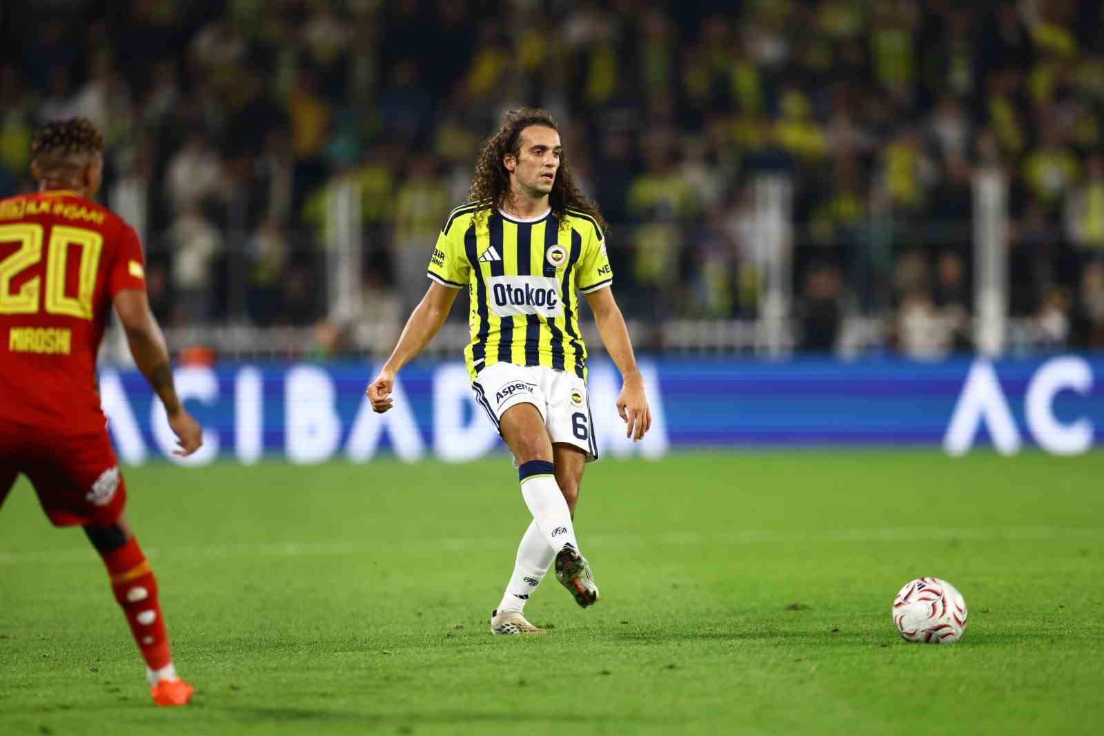 Trendyol Süper Lig: Fenerbahçe: 1 - Göztepe: 0 (İlk yarı)