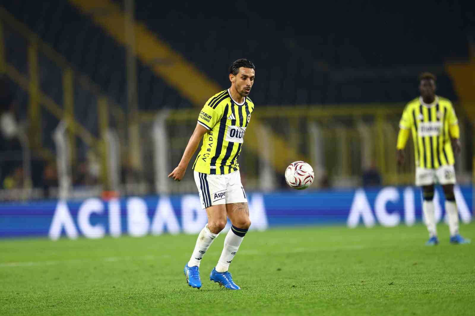 Trendyol Süper Lig: Fenerbahçe: 1 - Göztepe: 0 (İlk yarı)