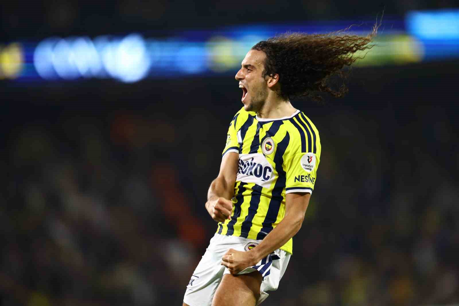 Trendyol Süper Lig: Fenerbahçe: 1 - Göztepe: 0 (İlk yarı)