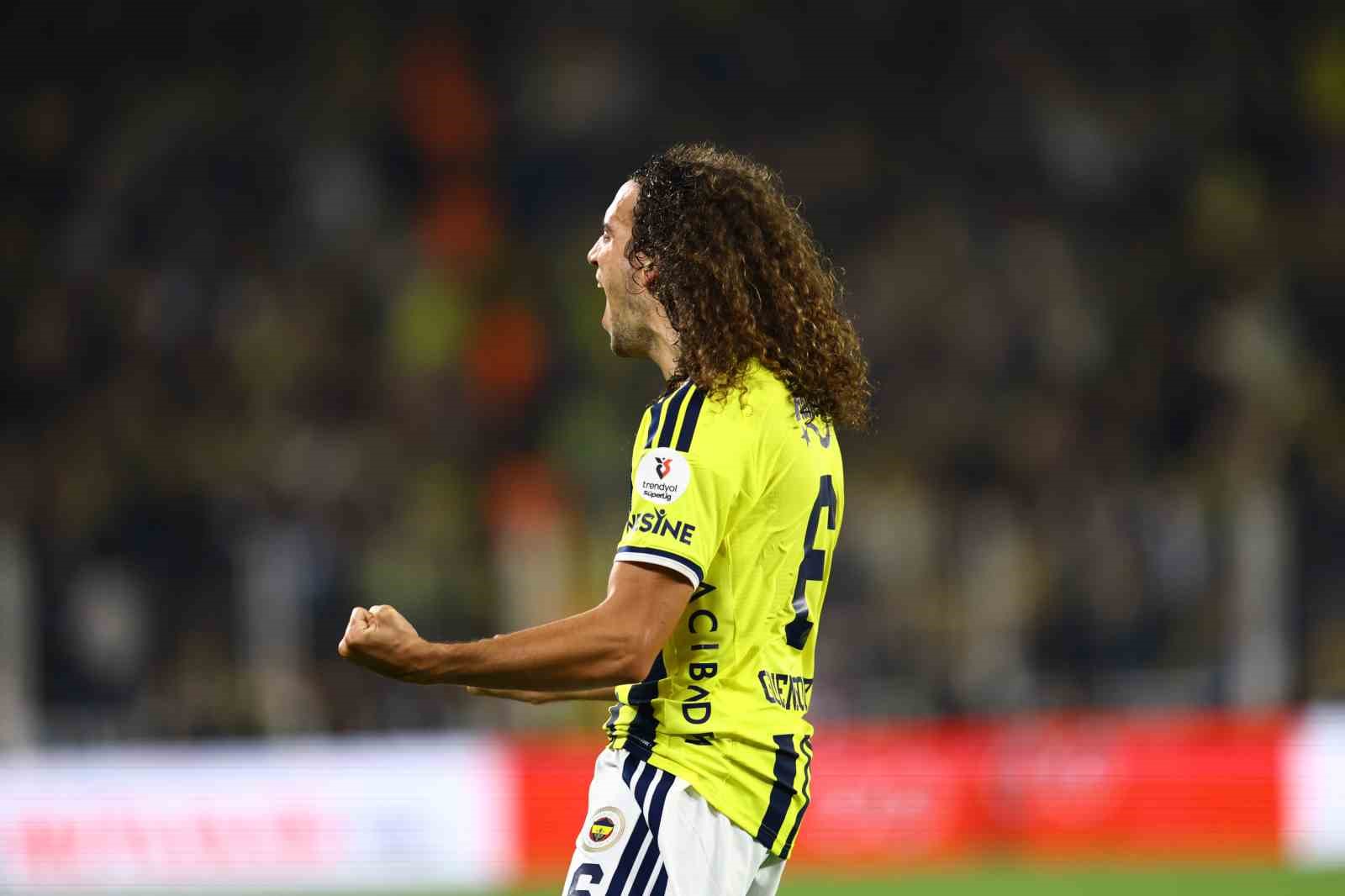 Trendyol Süper Lig: Fenerbahçe: 1 - Göztepe: 0 (İlk yarı)