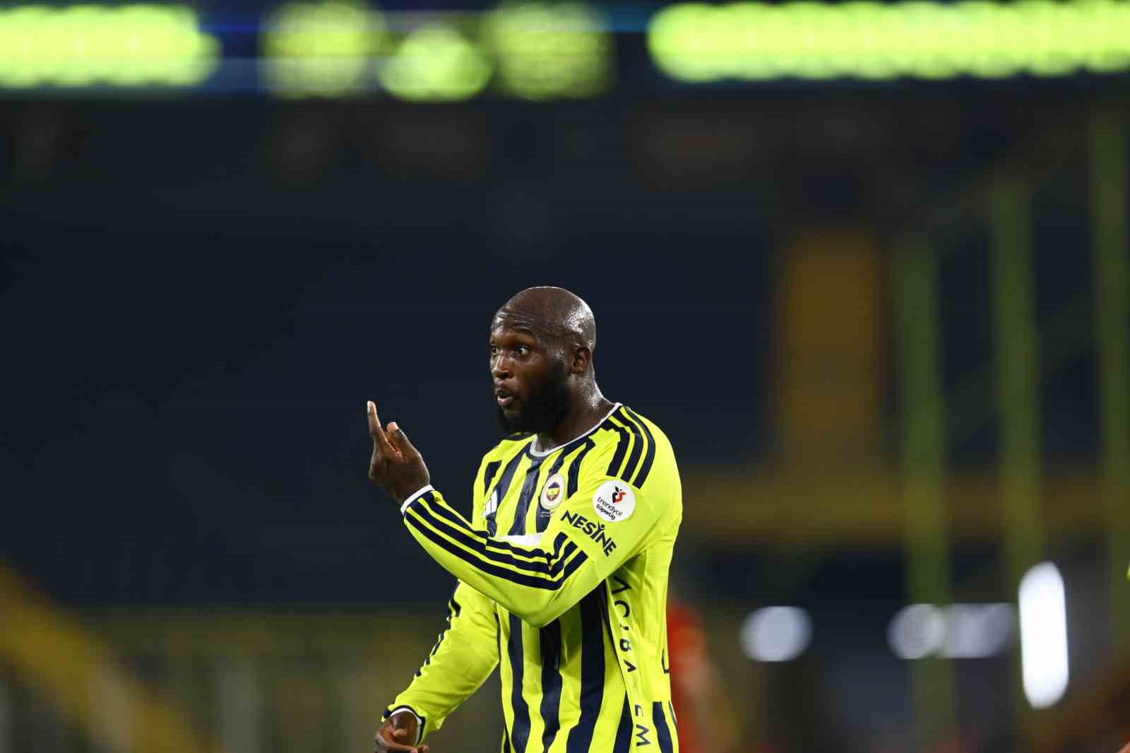 Trendyol Süper Lig: Fenerbahçe: 1 - Göztepe: 0 (İlk yarı)
