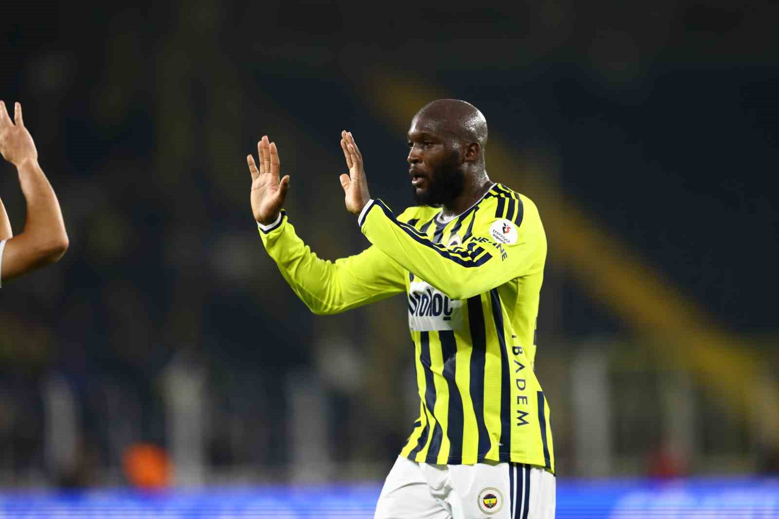 Trendyol Süper Lig: Fenerbahçe: 1 - Göztepe: 0 (İlk yarı)