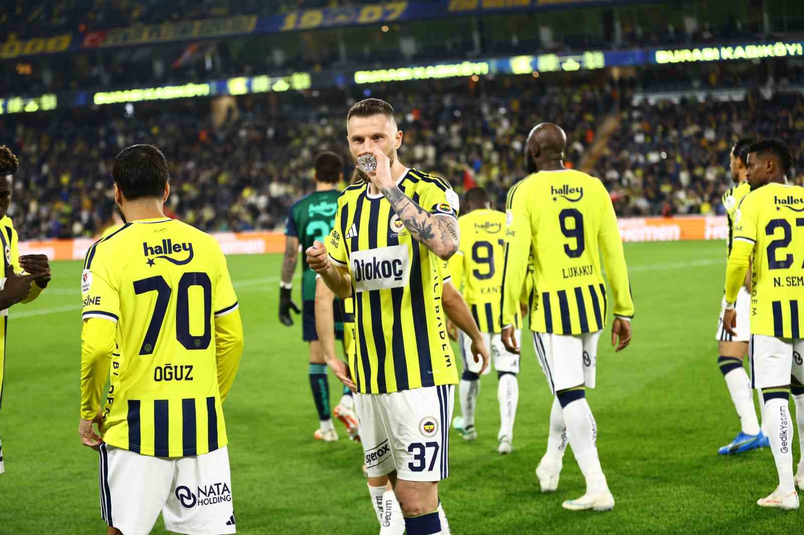 Trendyol Süper Lig: Fenerbahçe: 1 - Göztepe: 2 (Maç sonucu)