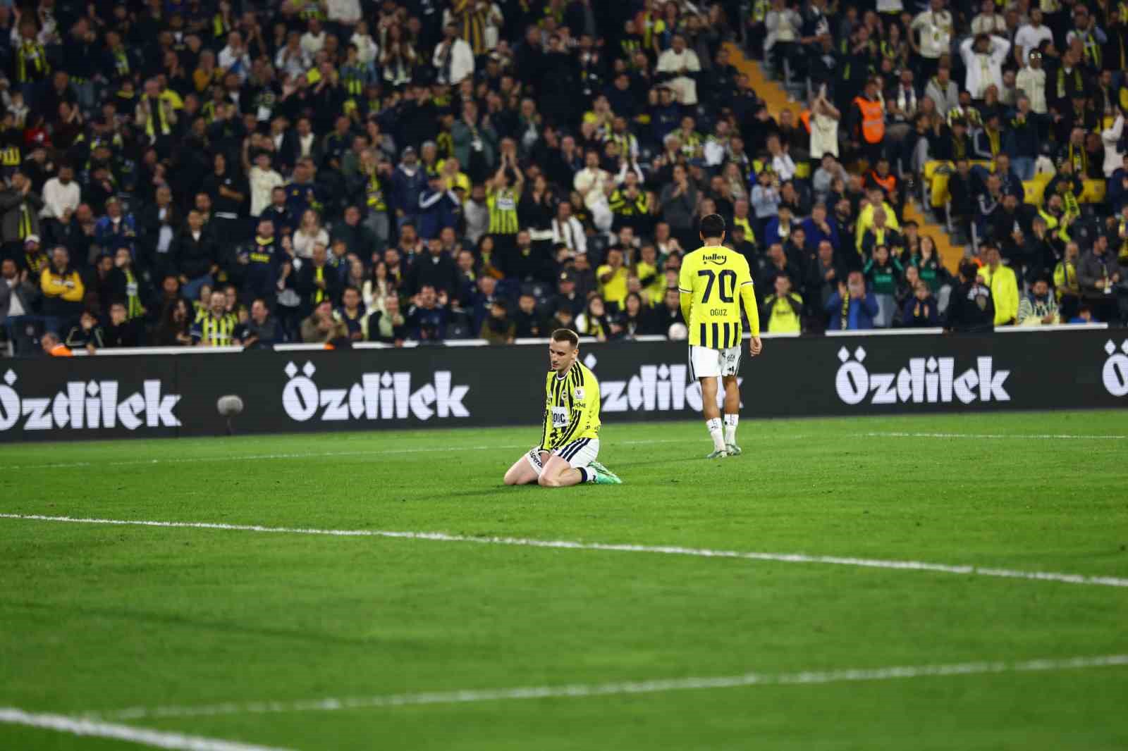 Trendyol Süper Lig: Fenerbahçe: 1 - Göztepe: 2 (Maç sonucu)