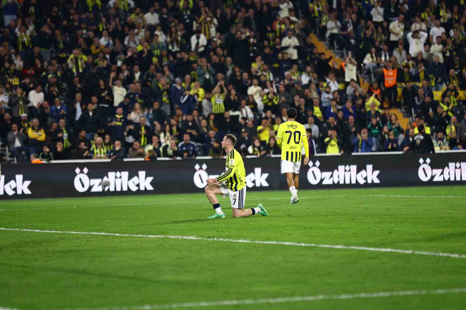 Trendyol Süper Lig: Fenerbahçe: 1 - Göztepe: 2 (Maç sonucu)