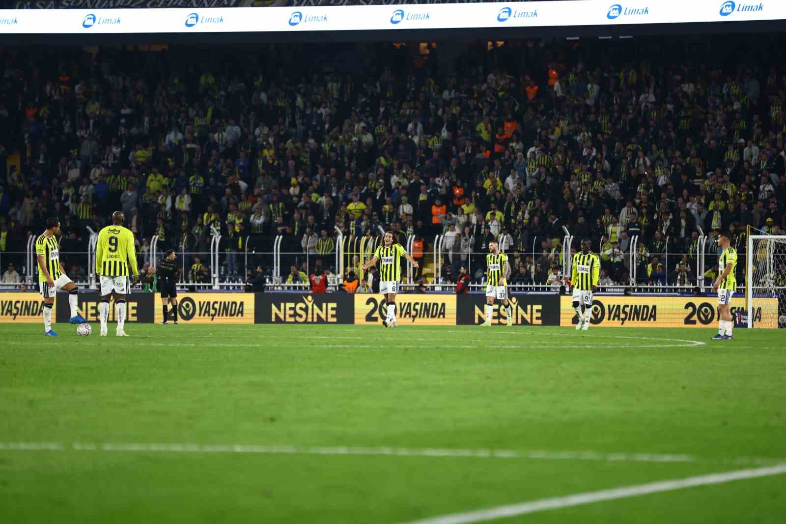 Trendyol Süper Lig: Fenerbahçe: 1 - Göztepe: 2 (Maç sonucu)