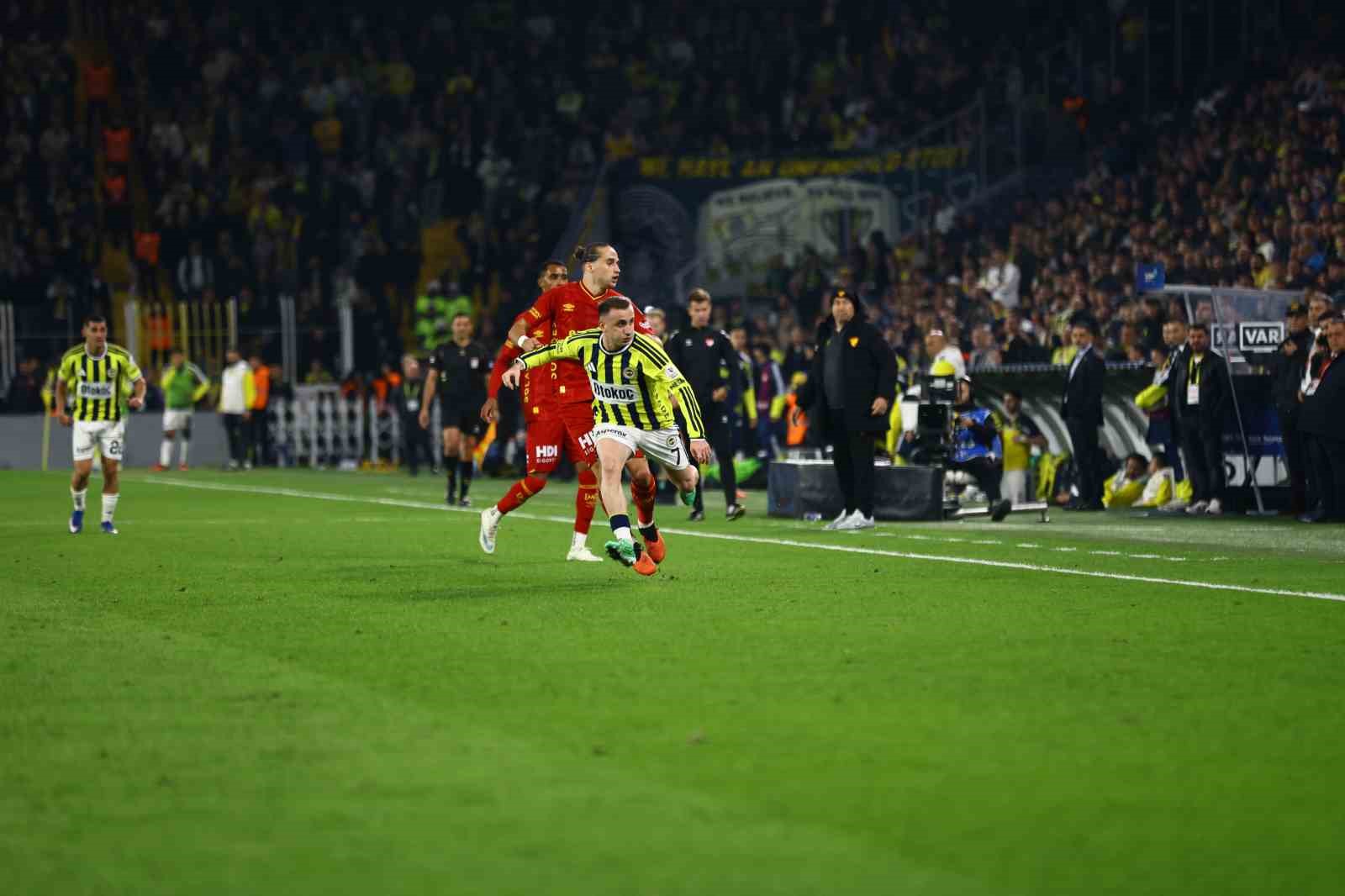 Trendyol Süper Lig: Fenerbahçe: 1 - Göztepe: 2 (Maç sonucu)