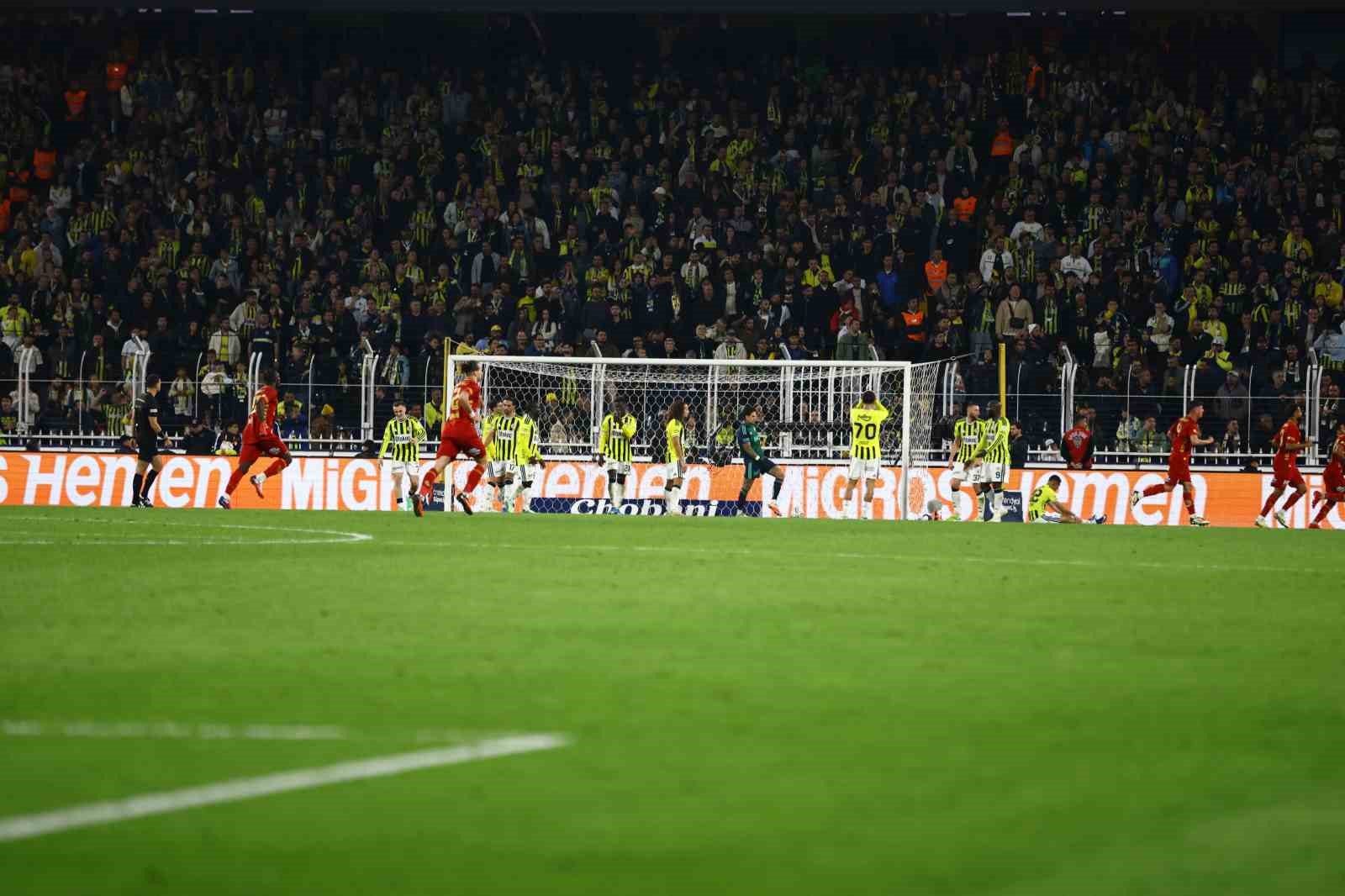 Trendyol Süper Lig: Fenerbahçe: 1 - Göztepe: 2 (Maç sonucu)