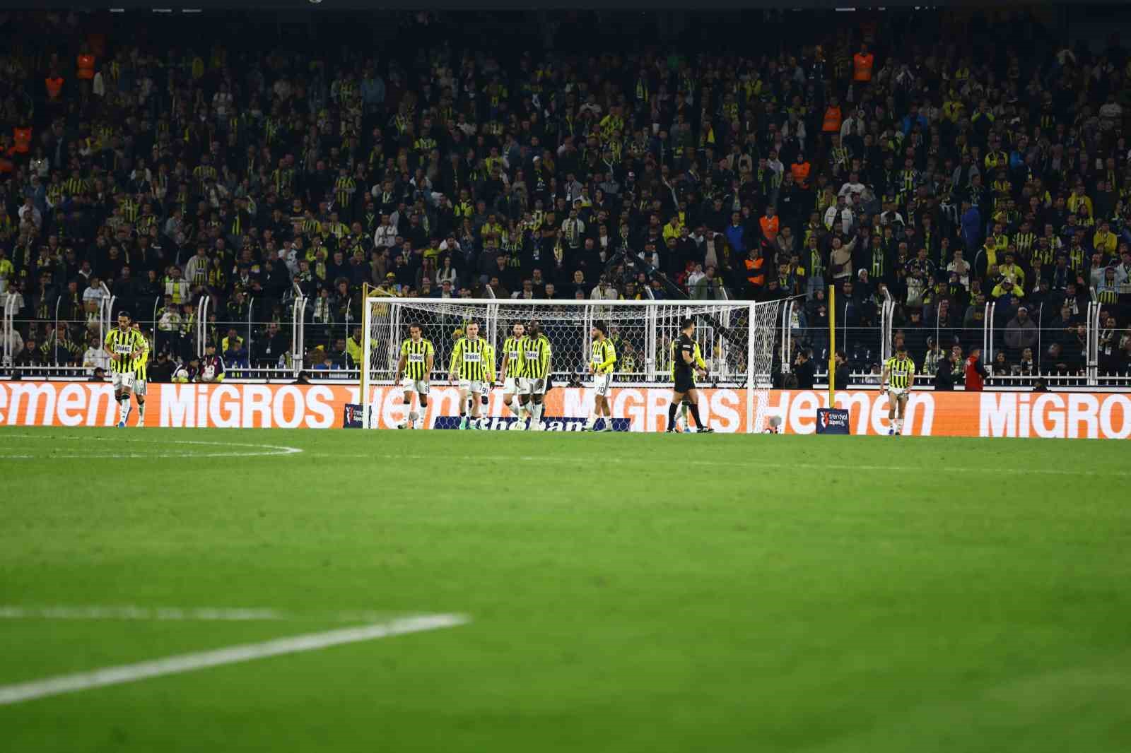 Trendyol Süper Lig: Fenerbahçe: 1 - Göztepe: 2 (Maç sonucu)