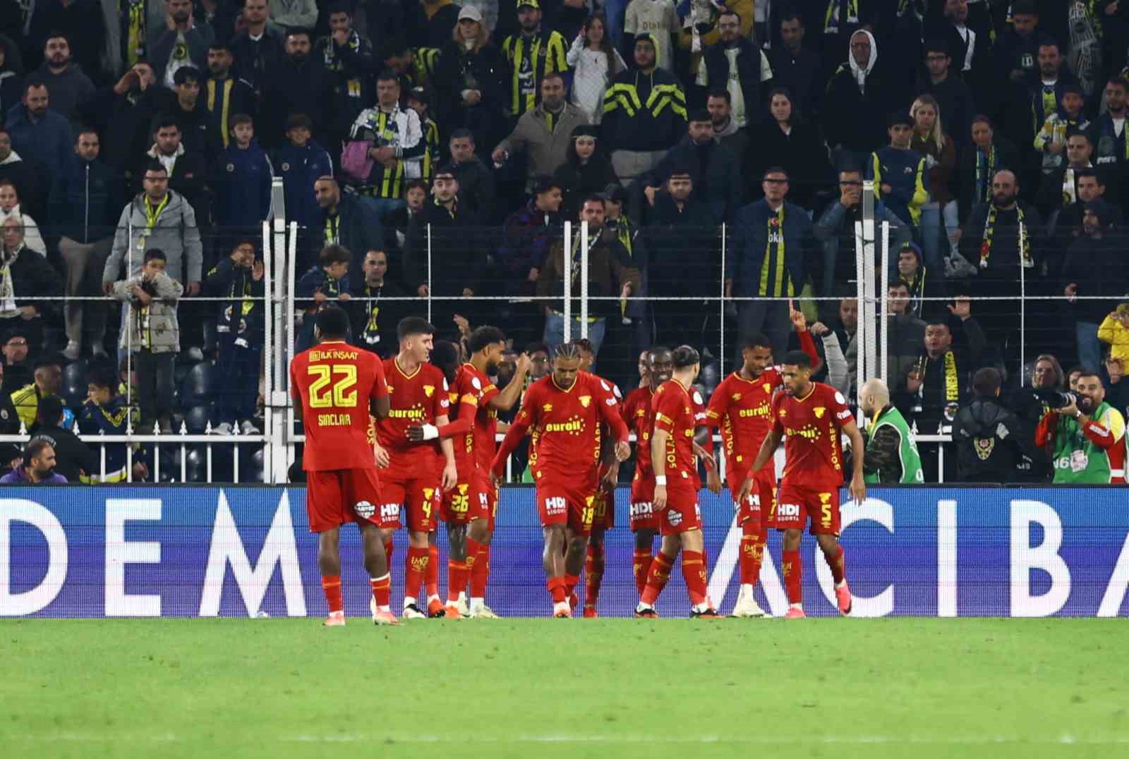 Trendyol Süper Lig: Fenerbahçe: 1 - Göztepe: 2 (Maç sonucu)