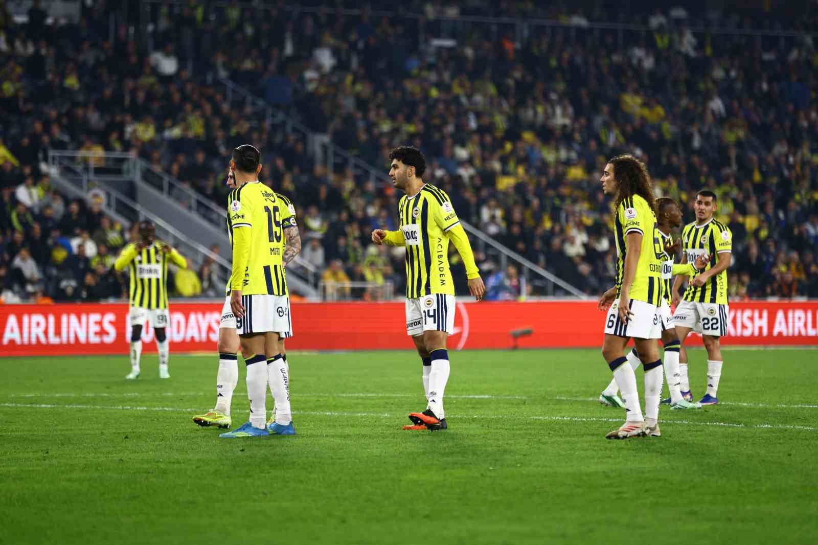 Trendyol Süper Lig: Fenerbahçe: 1 - Göztepe: 2 (Maç sonucu)