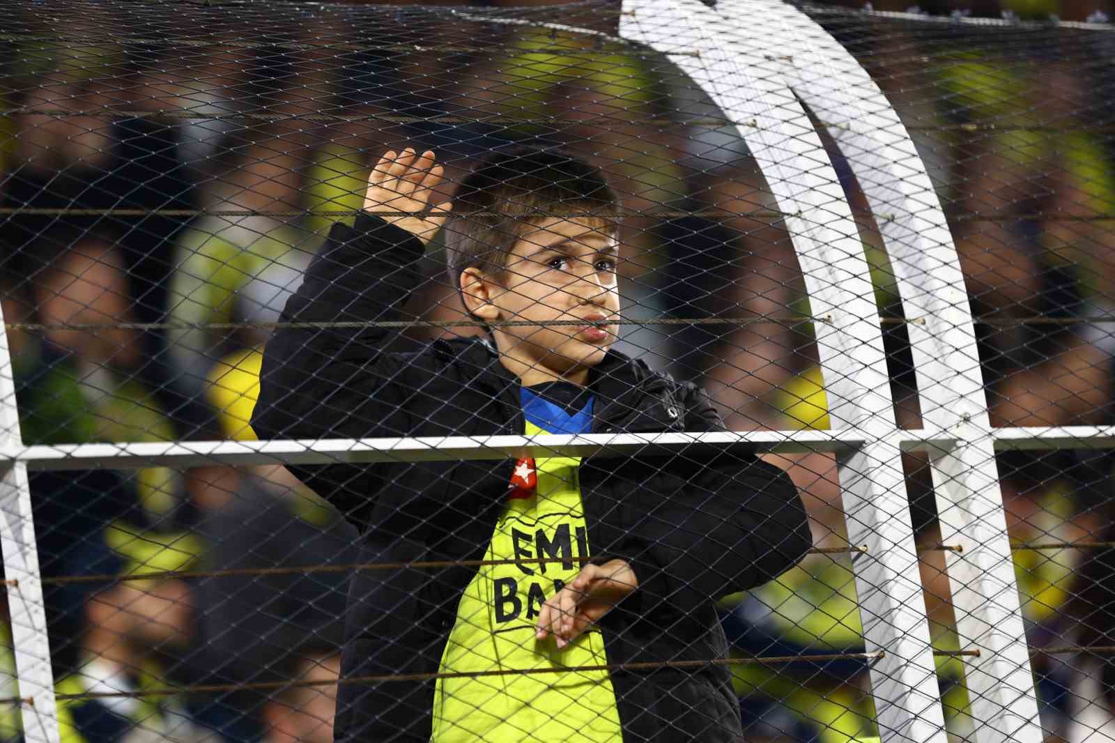 Trendyol Süper Lig: Fenerbahçe: 1 - Göztepe: 2 (Maç sonucu)