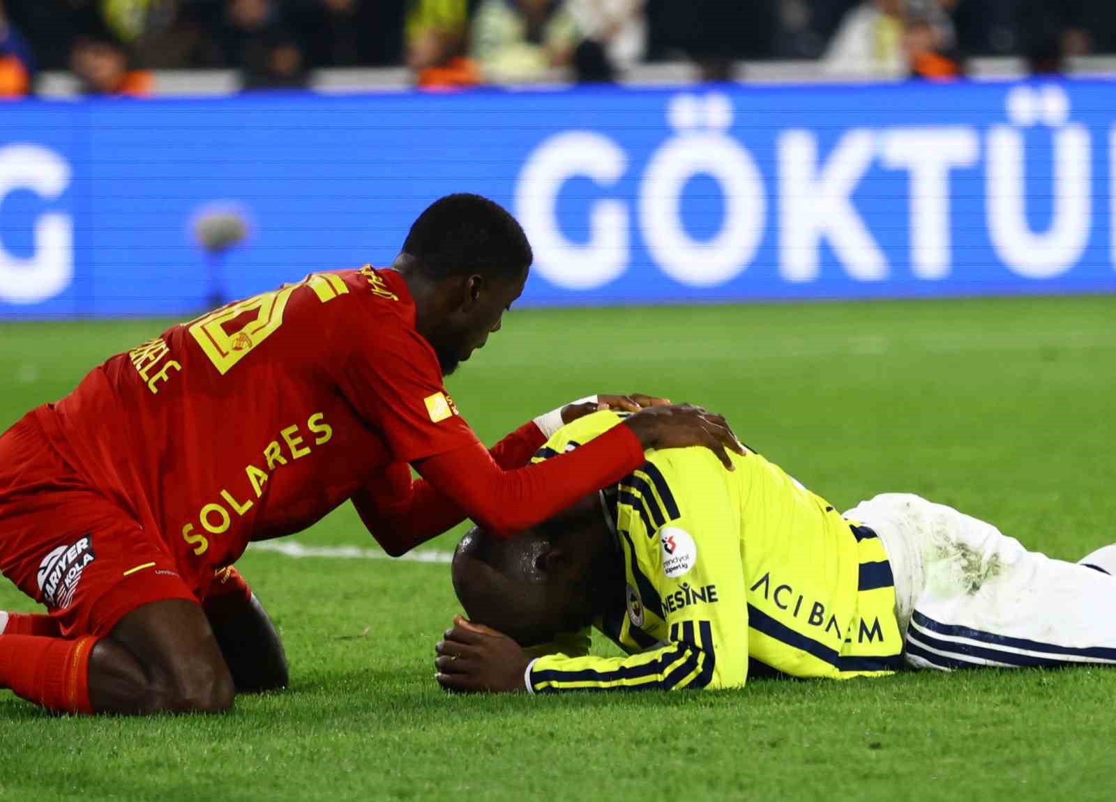 Trendyol Süper Lig: Fenerbahçe: 1 - Göztepe: 2 (Maç sonucu)