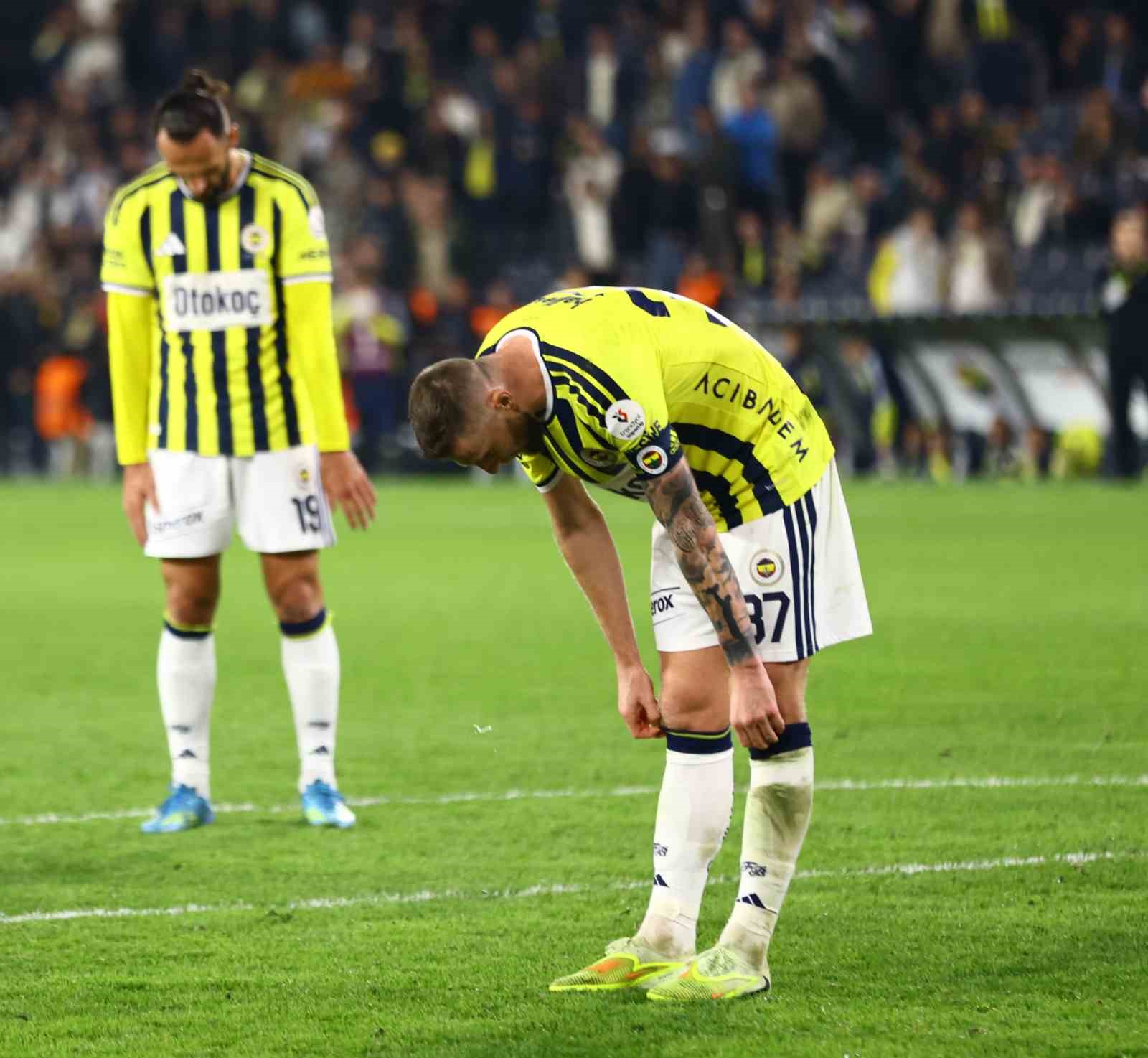 Trendyol Süper Lig: Fenerbahçe: 1 - Göztepe: 2 (Maç sonucu)