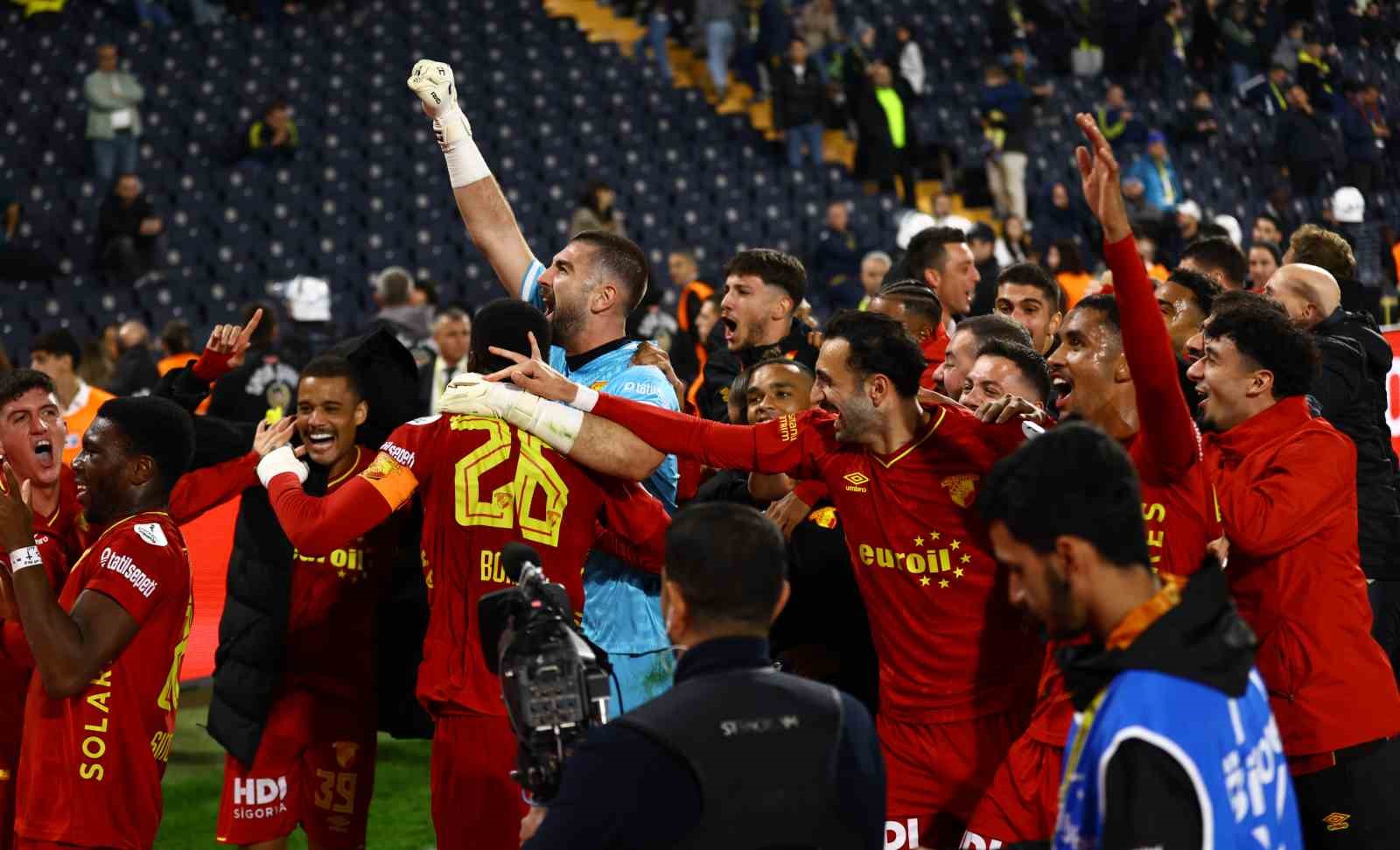 Trendyol Süper Lig: Fenerbahçe: 1 - Göztepe: 2 (Maç sonucu)