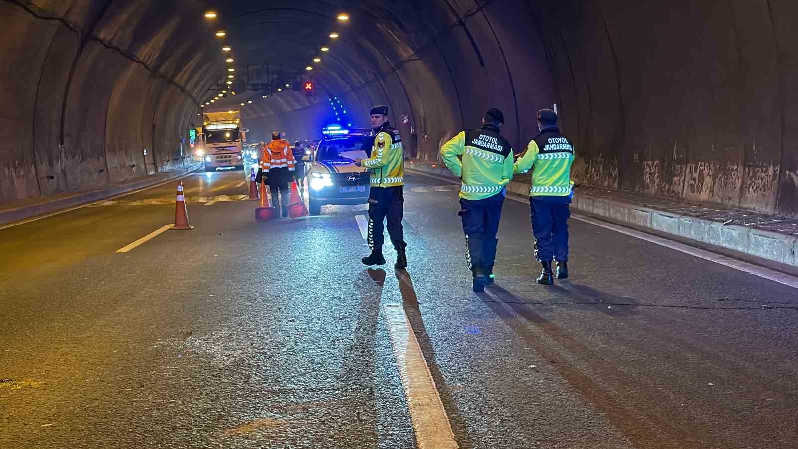 Bolu Dağı Tüneli’nde tırın çarpıp kaçtığı kazanın görüntüleri ortaya çıktı