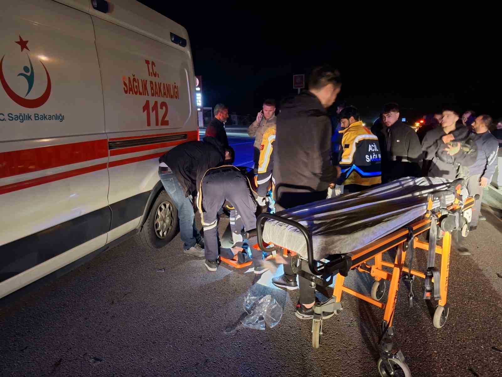 Bingöl’de otomobil yayalara çarptı: 2 ağır yaralı