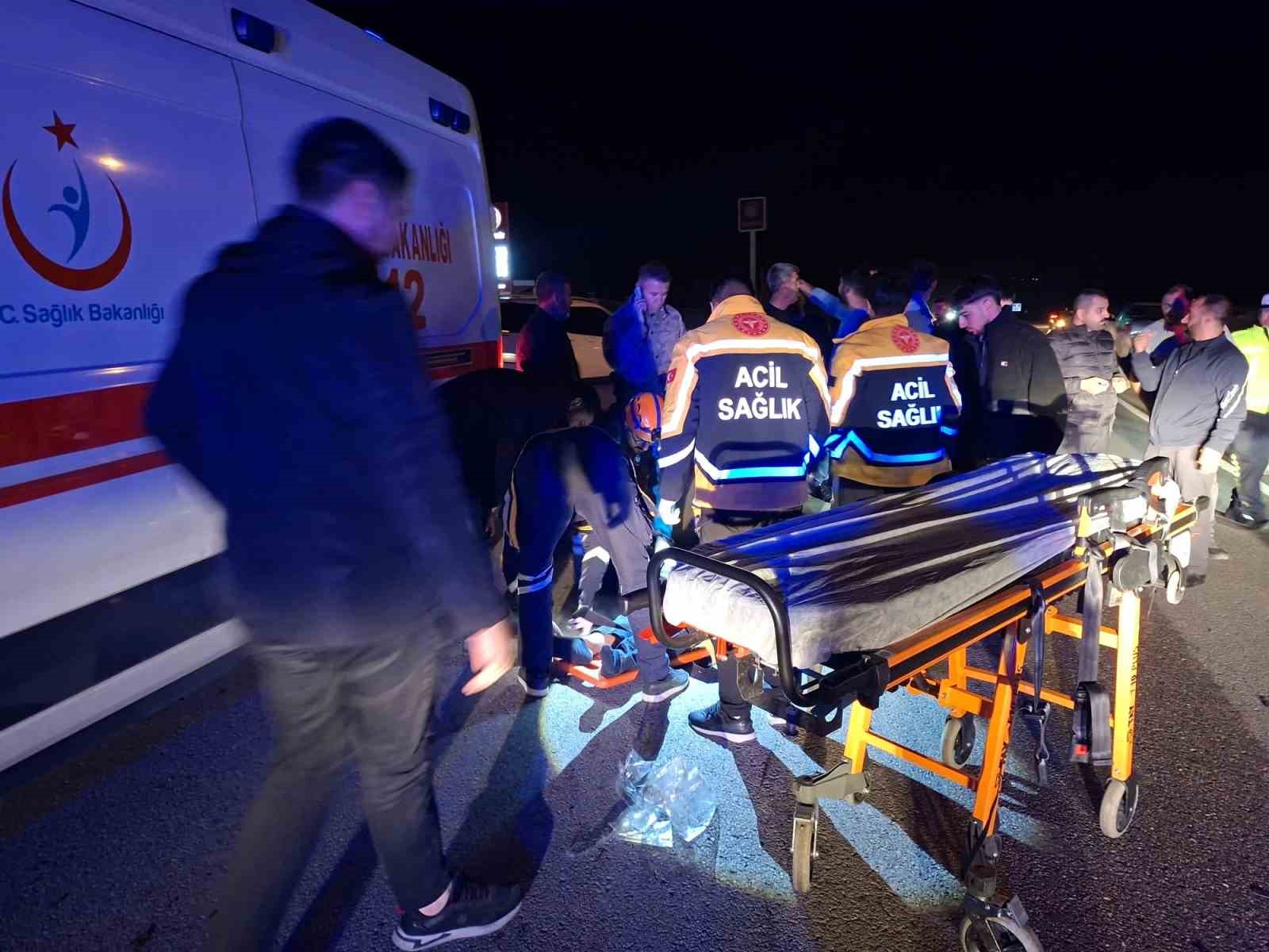 Bingöl’de otomobil yayalara çarptı: 2 ağır yaralı