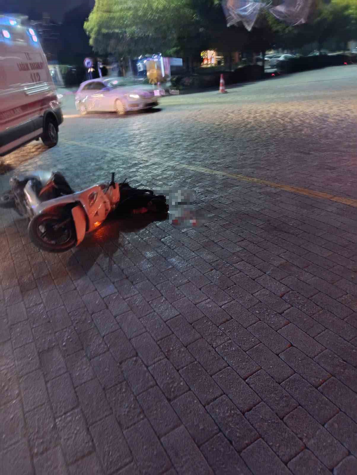 Tırın altında kalan motosiklet sürücüsü hayatını kaybetti