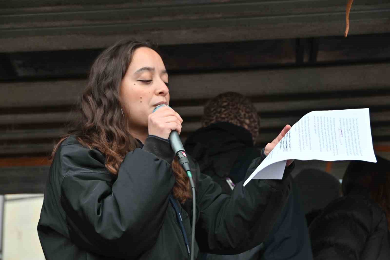 Hamburg’da zorunlu askerliğe karşı yapılan gençlik protestosu olaylı bitti