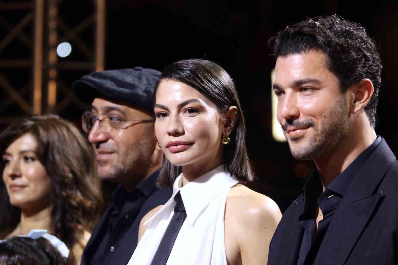 Altın Portakal Film Festivali ödül töreni öncesi kırmızı halıda şıklık yarışı yaşandı