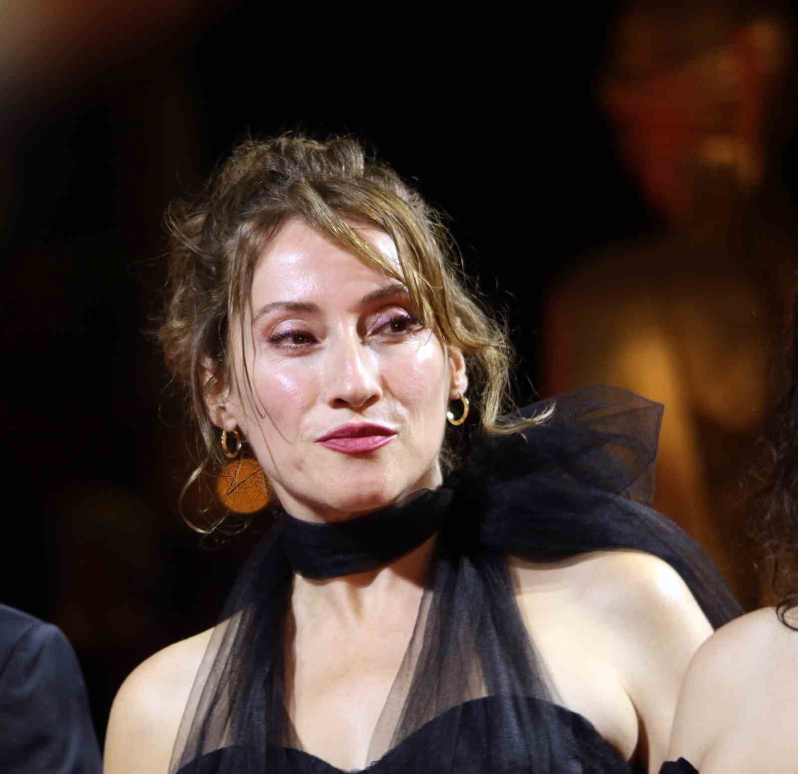Altın Portakal Film Festivali ödül töreni öncesi kırmızı halıda şıklık yarışı yaşandı