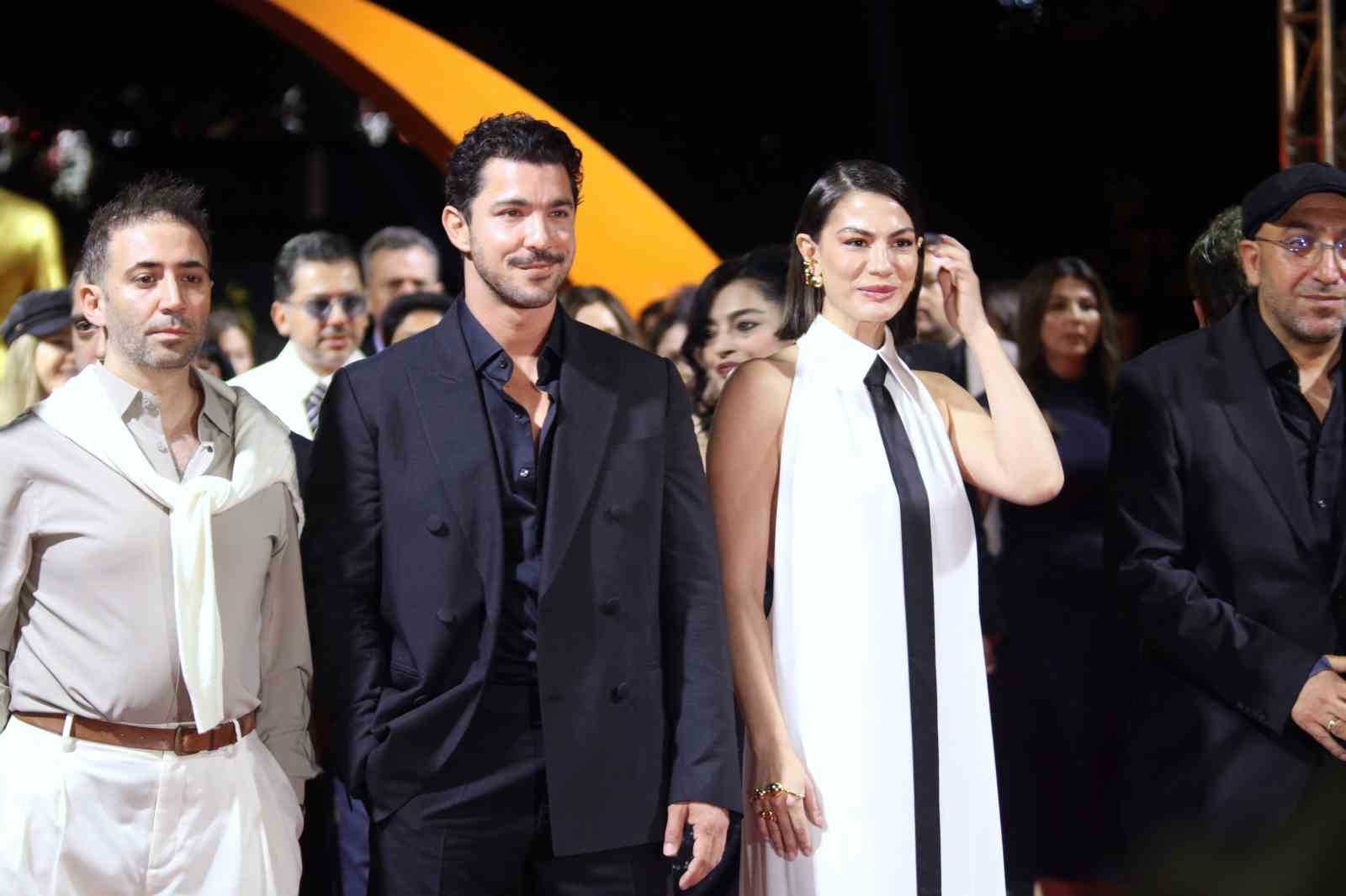 Altın Portakal Film Festivali ödül töreni öncesi kırmızı halıda şıklık yarışı yaşandı