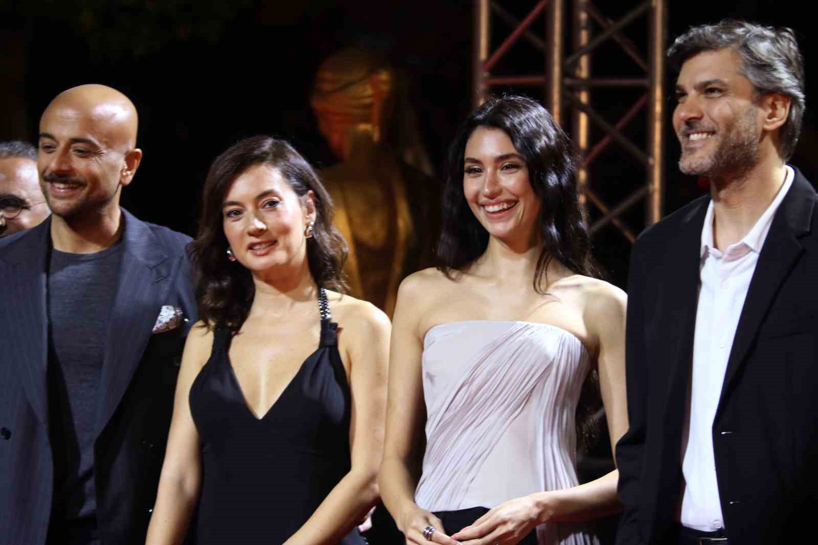 Altın Portakal Film Festivali ödül töreni öncesi kırmızı halıda şıklık yarışı yaşandı
