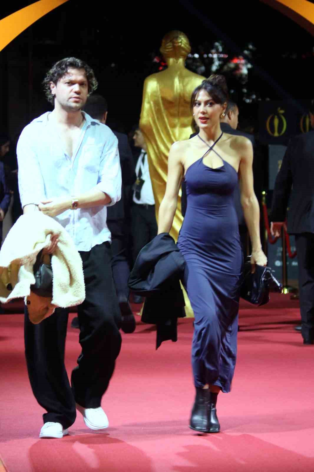 Altın Portakal Film Festivali ödül töreni öncesi kırmızı halıda şıklık yarışı yaşandı