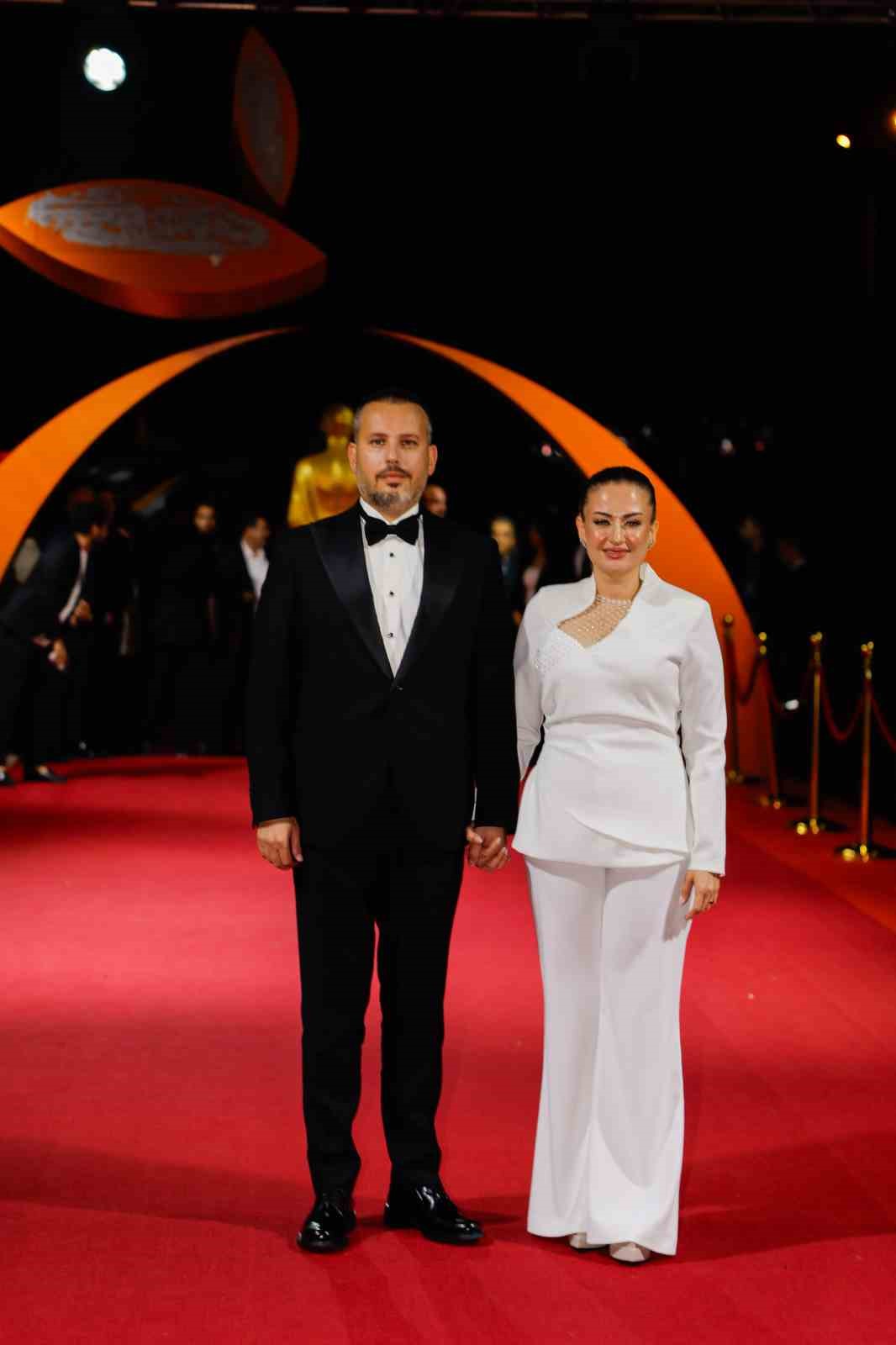 Altın Portakal Film Festivali ödül töreni öncesi kırmızı halıda şıklık yarışı yaşandı