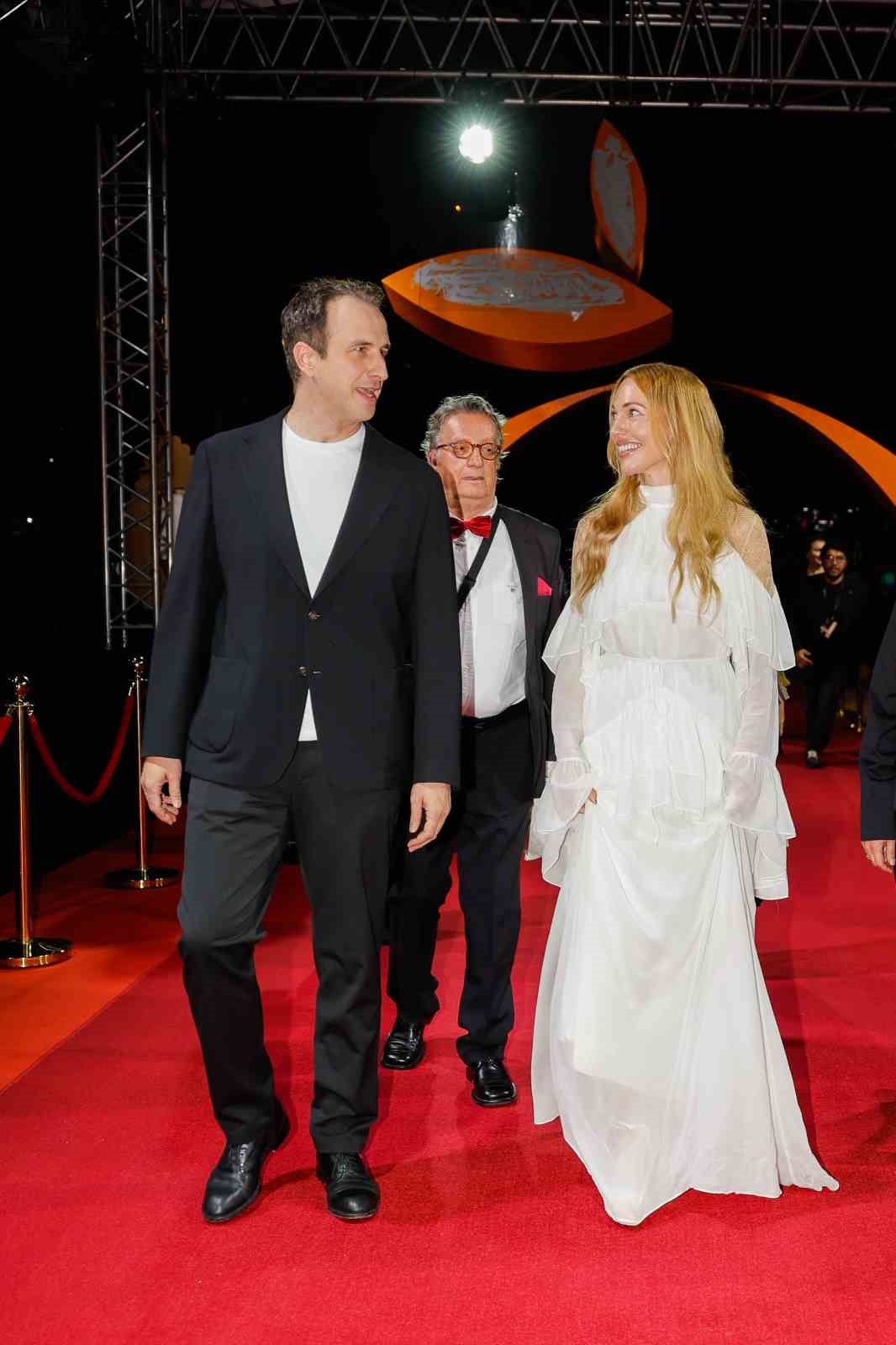 Altın Portakal Film Festivali ödül töreni öncesi kırmızı halıda şıklık yarışı yaşandı