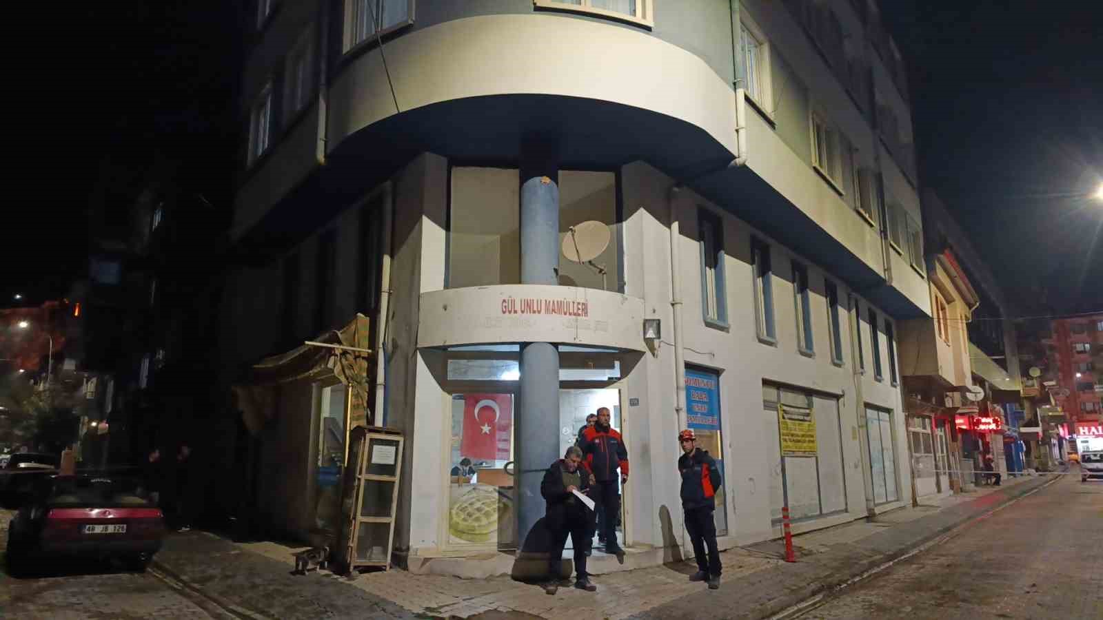 Afyonkarahisar’da 4 katlı bina tedbir amacıyla boşaltıldı