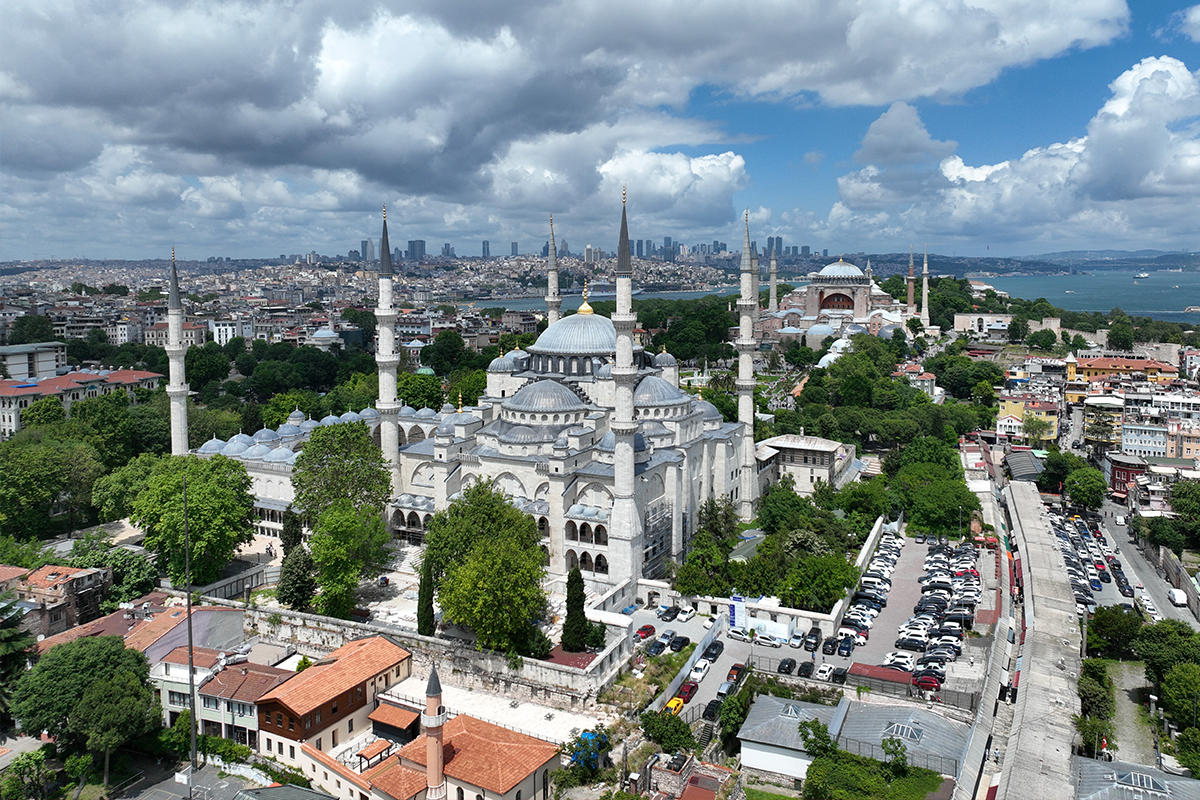 Ayasofya ve Sultanahmet Camii’lerinde karşılıklı ezan okuma geleneği