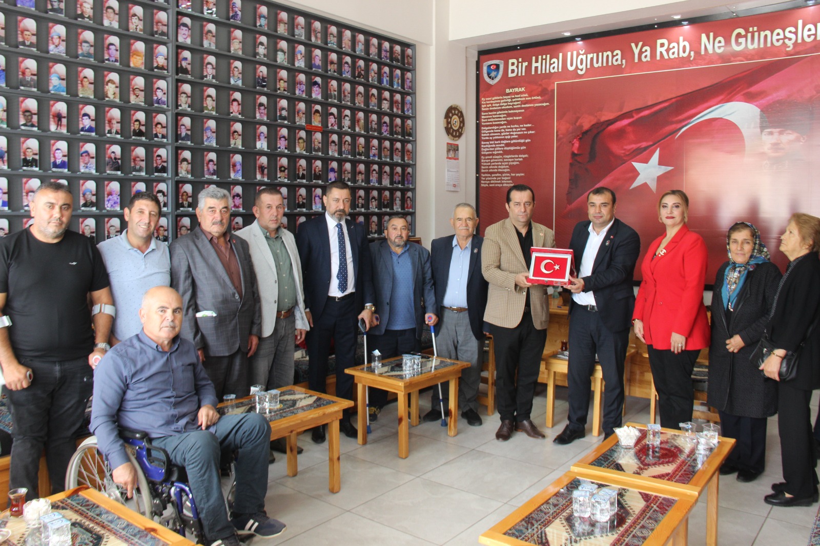 HAYIRSEVER İŞ ADAMI AKÇAM’DAN BİN ÖĞRENCİYE GİYECEK YARDIMI