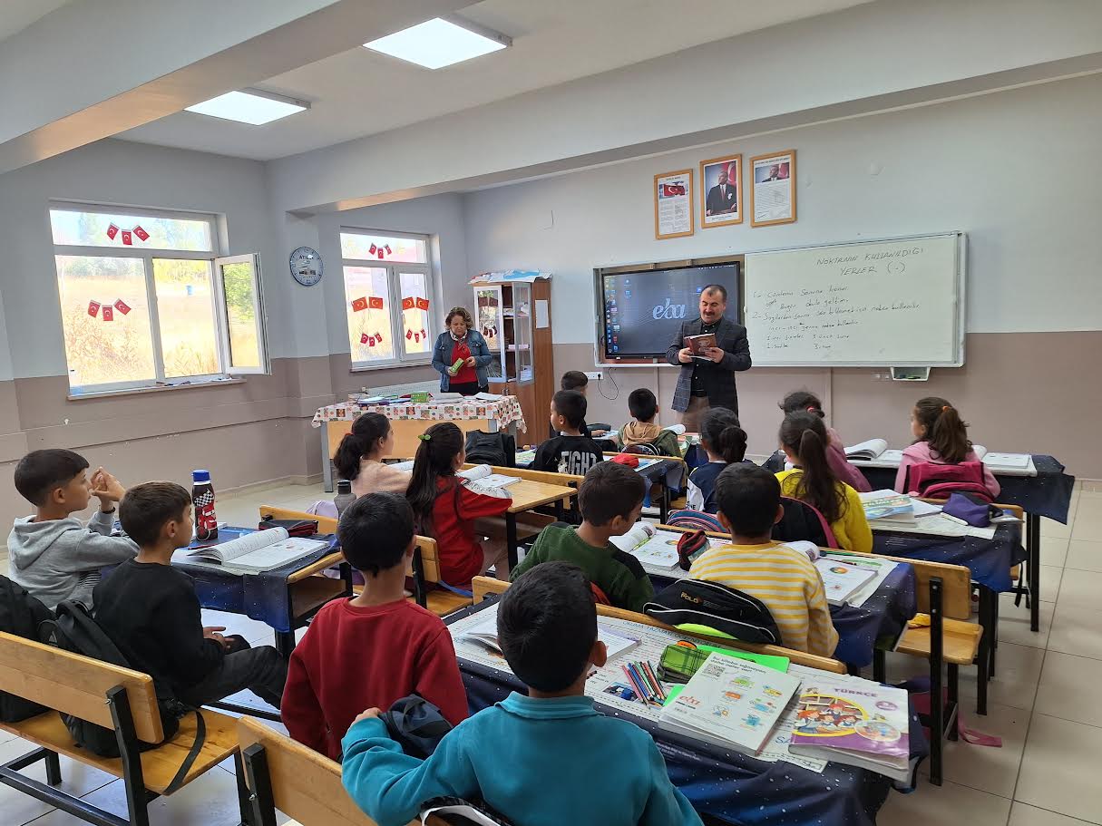 PROF. BÖYÜKATA’NIN ‘KÖYDE OKUMA ETKİNLİKLERİ ‘ VANDA DA DÜZENLENDİ