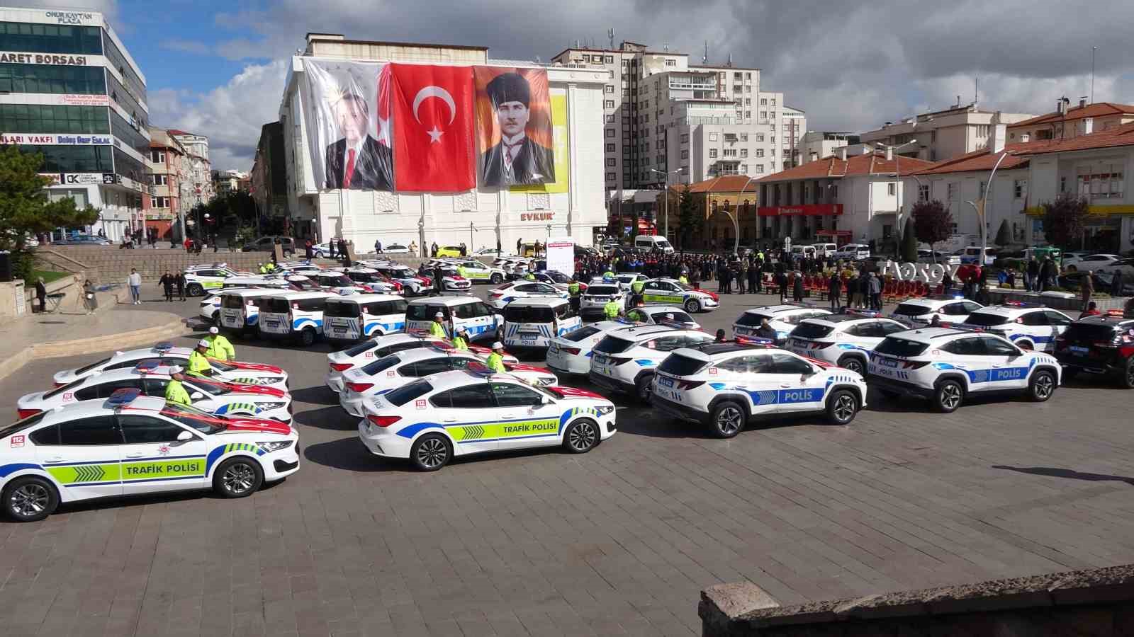 YOZGAT’TA JANDARMA VE POLİS TEŞKİLATINA YENİ ARAÇ TESLİM TÖRENİ