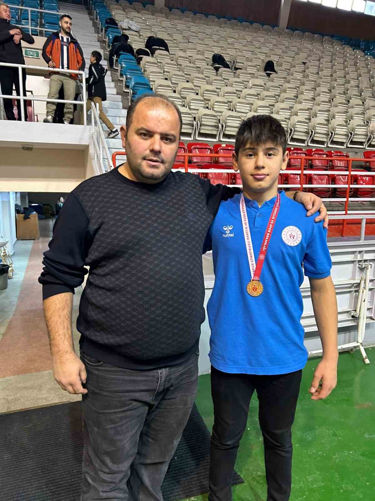 YOZGATLI GENÇ SPORCU ANKARA’DA İL BİRİNCİSİ OLDU 