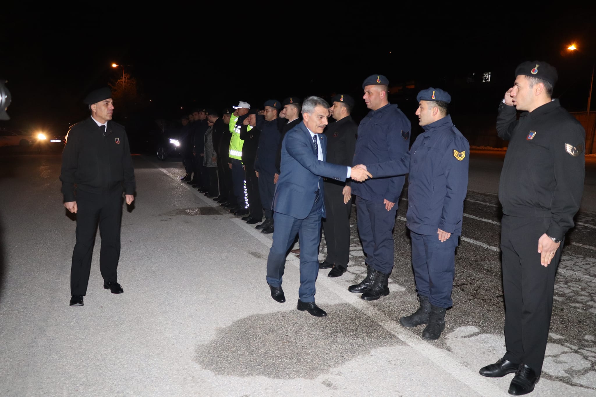 VALİ’DEN  JANDARMA KOMUTANLIĞI  VE BARINMA MERKEZİ ZİYARETLERİ