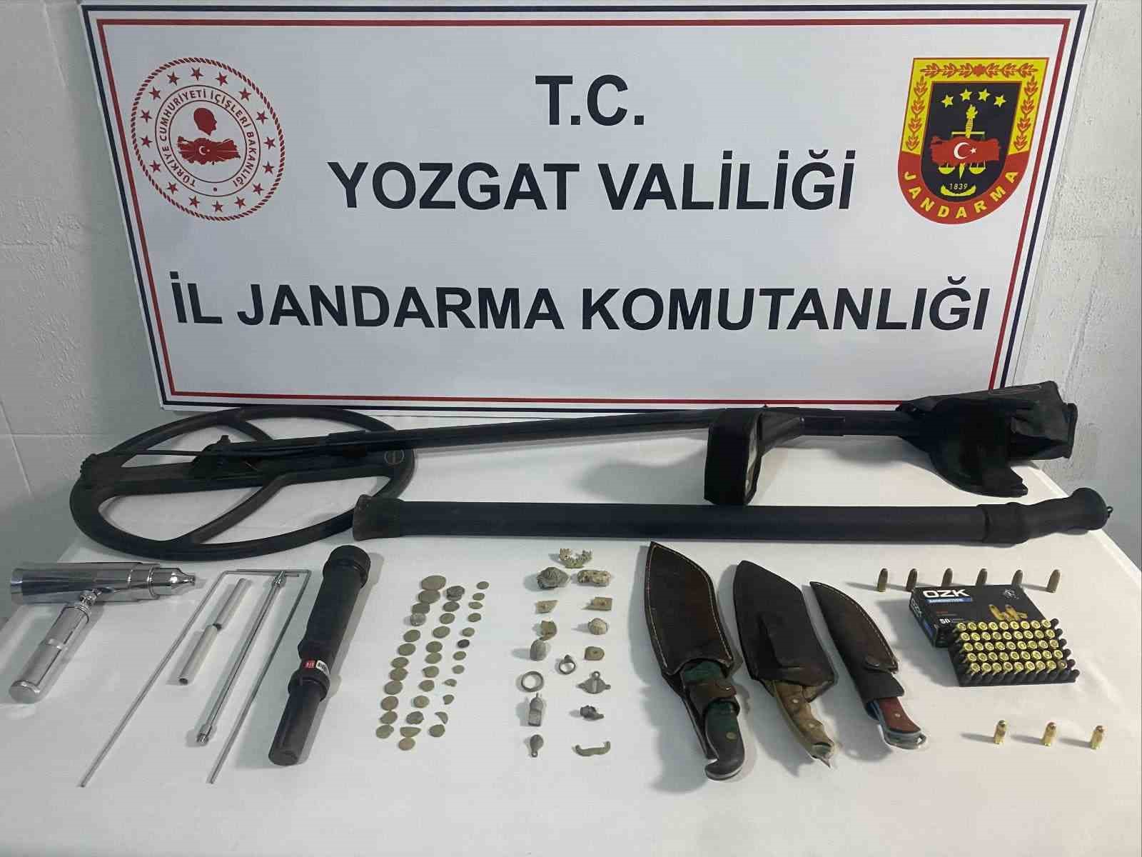 YERKÖY’DE DEFİNE ARARKEN YAKALANDILAR 